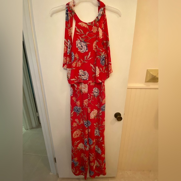 NWOT Romeo & Juliet Red Floral Jumpsuit - Size Medium - Picture 4 of 15